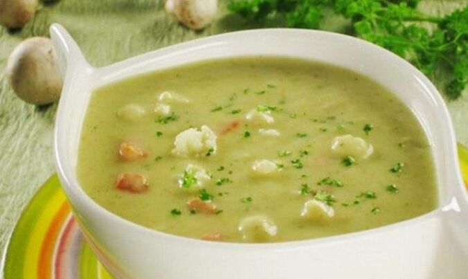 Zeleninová polévka v dietním menu pro pankreatitidu