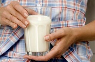 Dívka hubne na kefíru